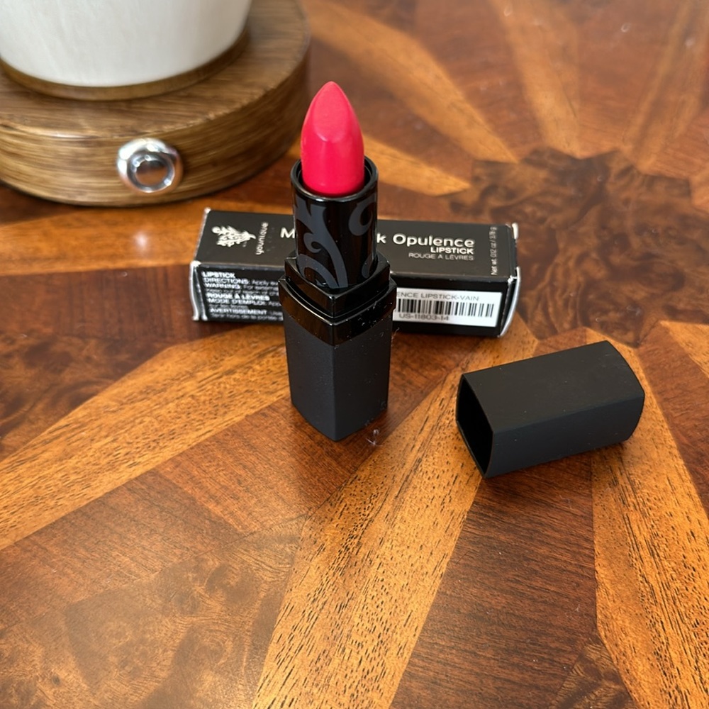 Younique Moodstruck Opulence Lipstick Vain NEW in box